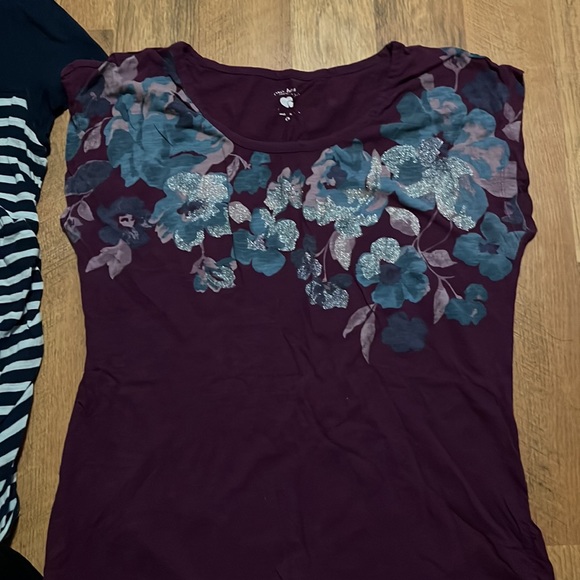 Maternity t-shirts.  Coral & grey striped shirt is a Large but all fit the same. - Picture 7 of 7